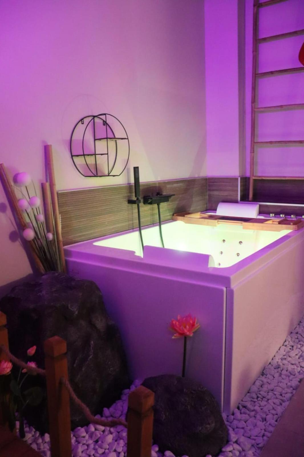 Loveroom Japon Avec Balneotherapie تولون المظهر الخارجي الصورة