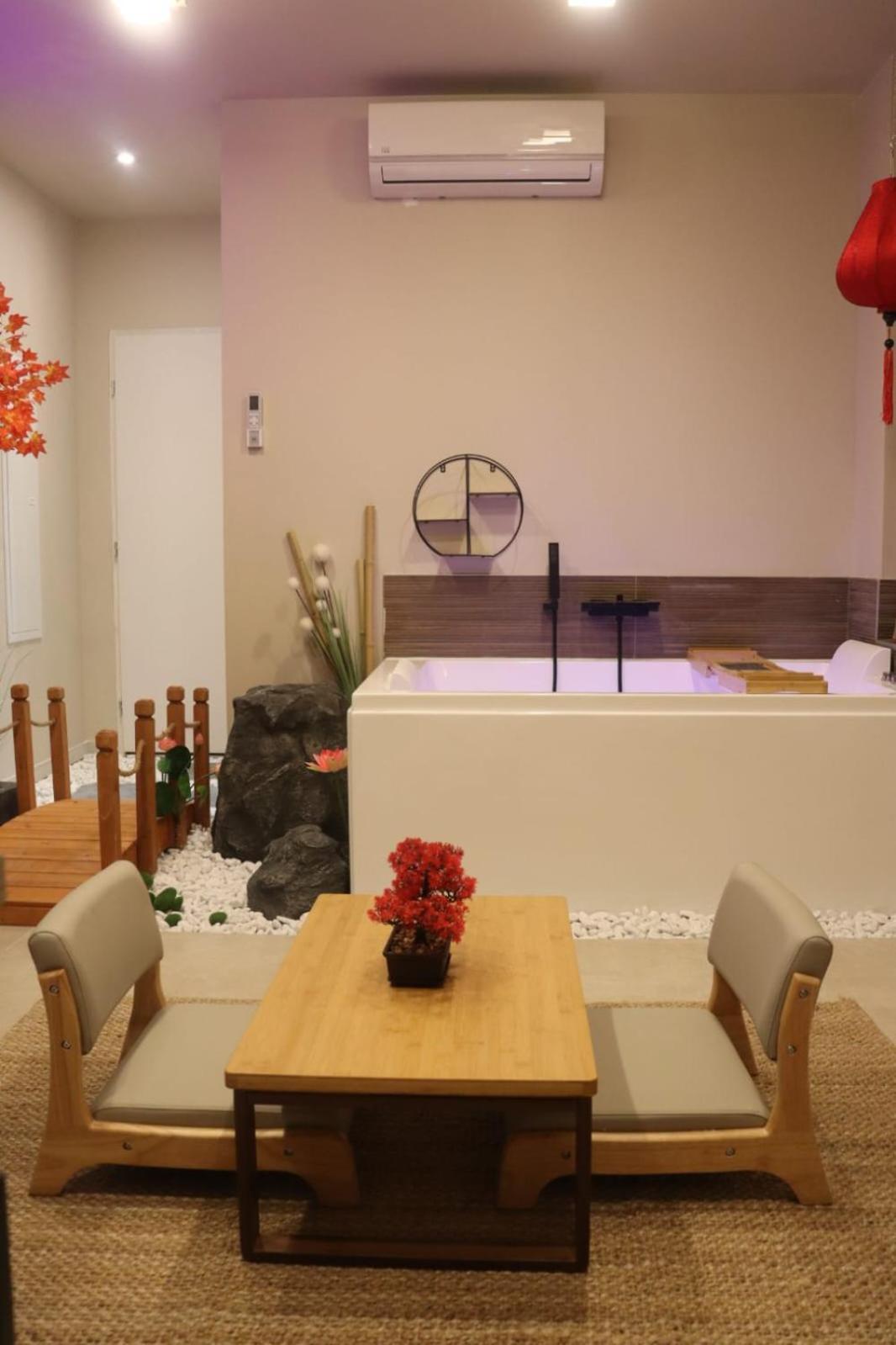 Loveroom Japon Avec Balneotherapie تولون المظهر الخارجي الصورة